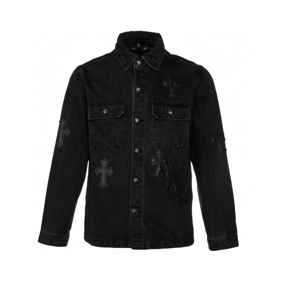 P260 ChromeHearts classic embroidered leather label distressed washed two-color denim jacket 🐂 Hot new release 🐂 High-quality denim fabric The upper body is comfortable and stylish High-quality turning and fine washing The details are clearly identifiable The classic design is iconic 🔥A must-have for daily street use It is very suitable for the current season 👍🏻 The loose fit upper body covers the flesh, simple, comfortable and fun with the trend! 💯 Style number: 1585# Color: black with black label Size: M L